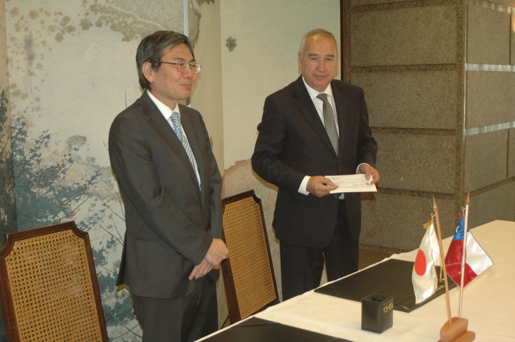 S.E. Naoto Nikai, Embajador del Japón, Jaime Bertín Alcalde de Osorno.
